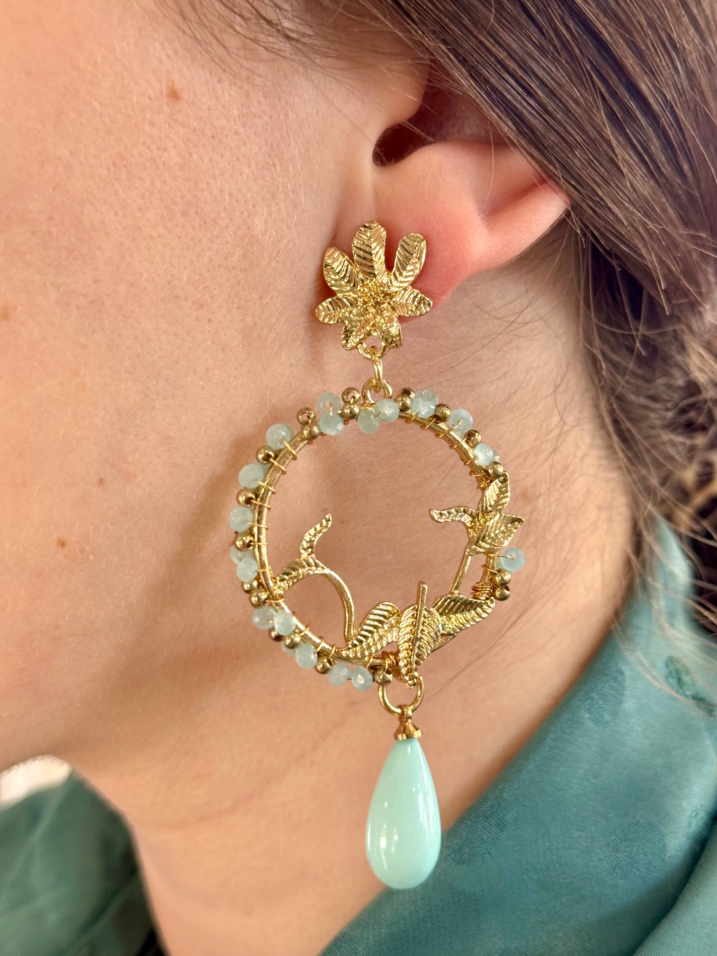 Pendiente lágrima celeste