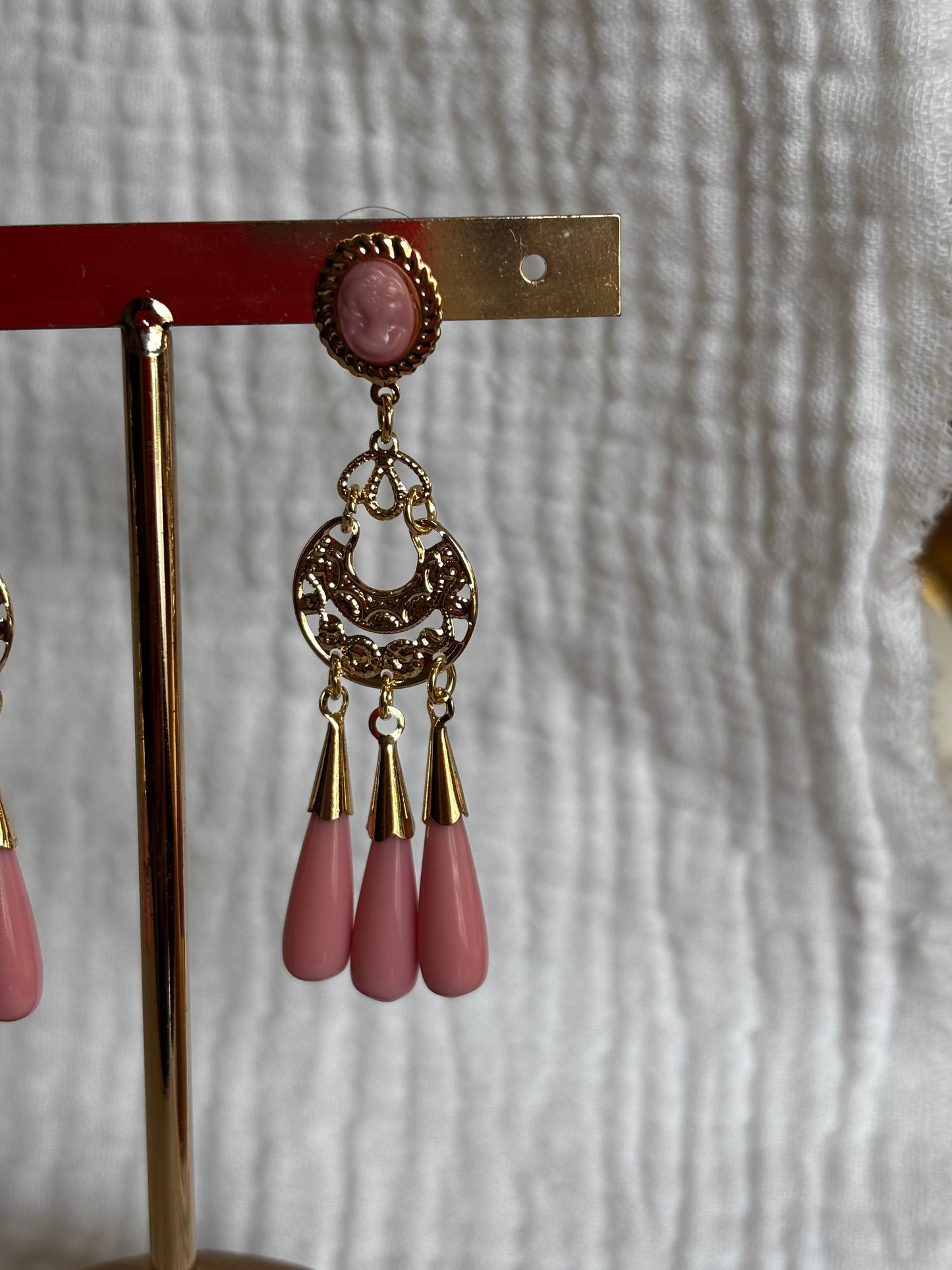 Pendiente Triple Lágrima Rosa Bebe