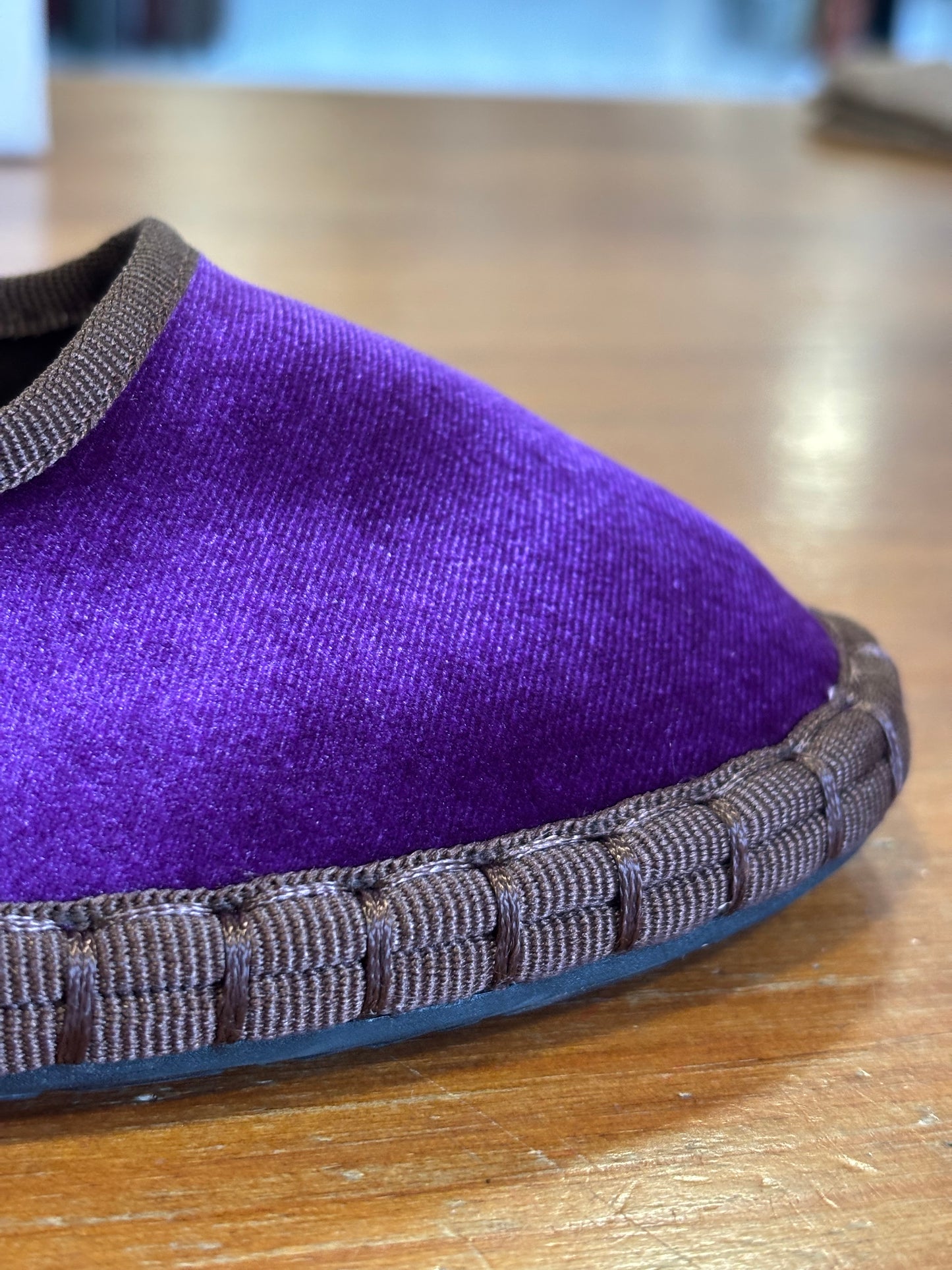 Merceditas moradas filo marrón