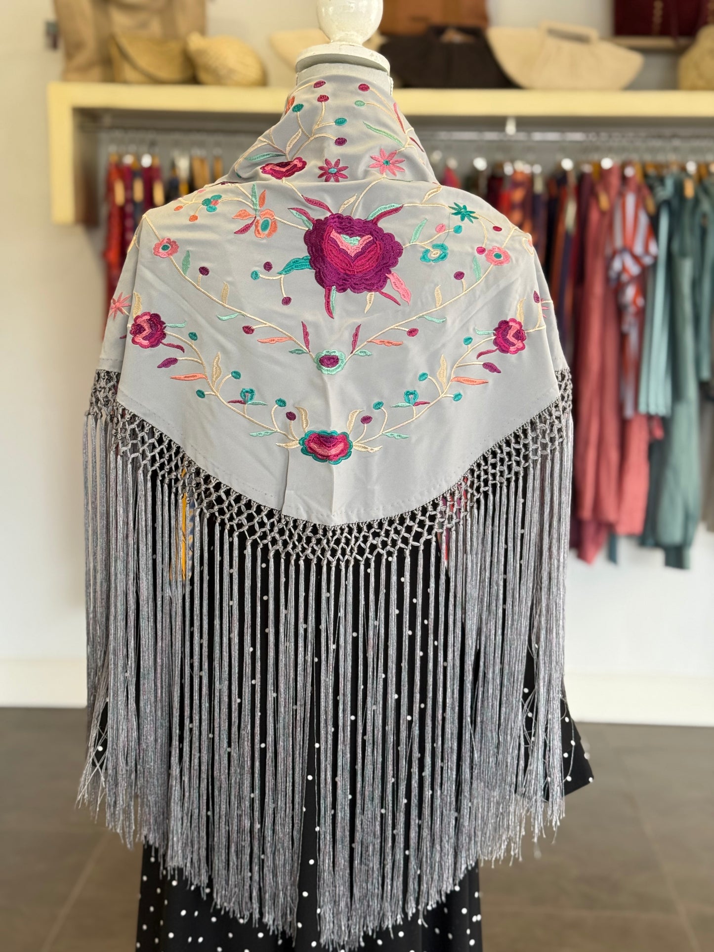 Mantón Paloma gris