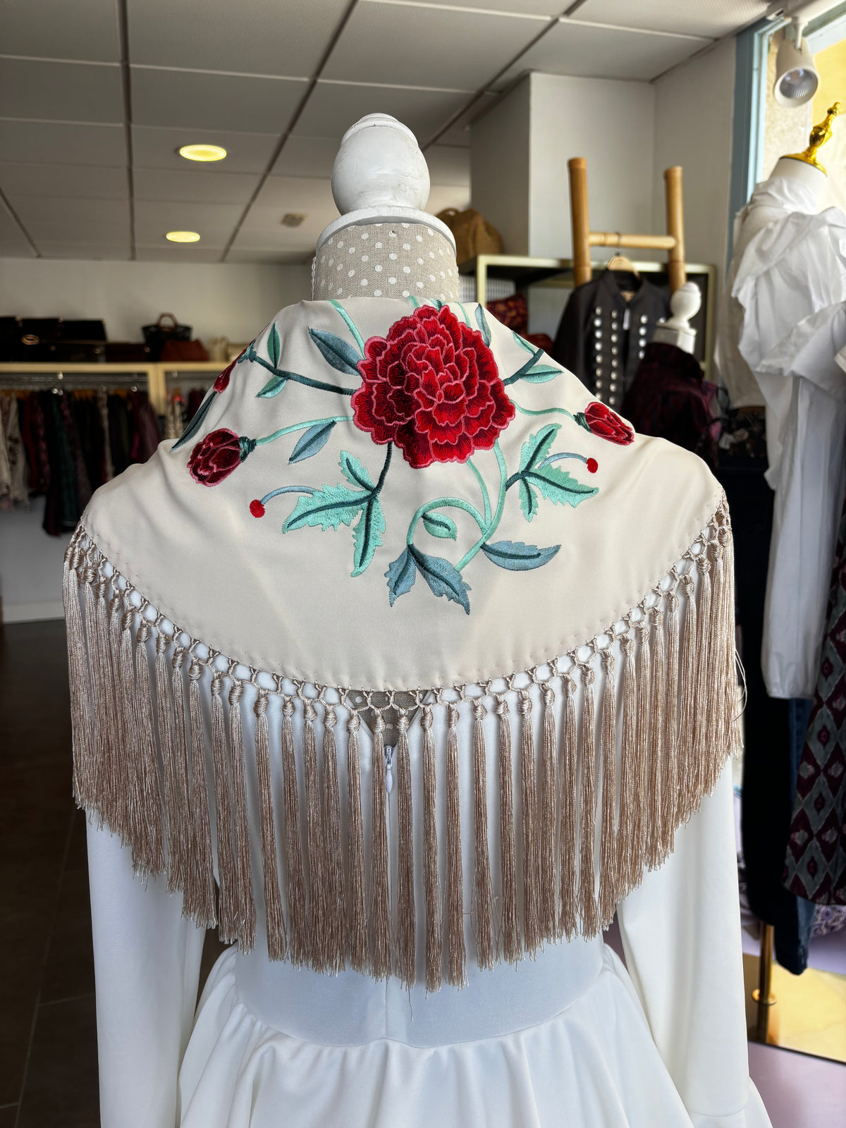 Mantón Clavel Beige