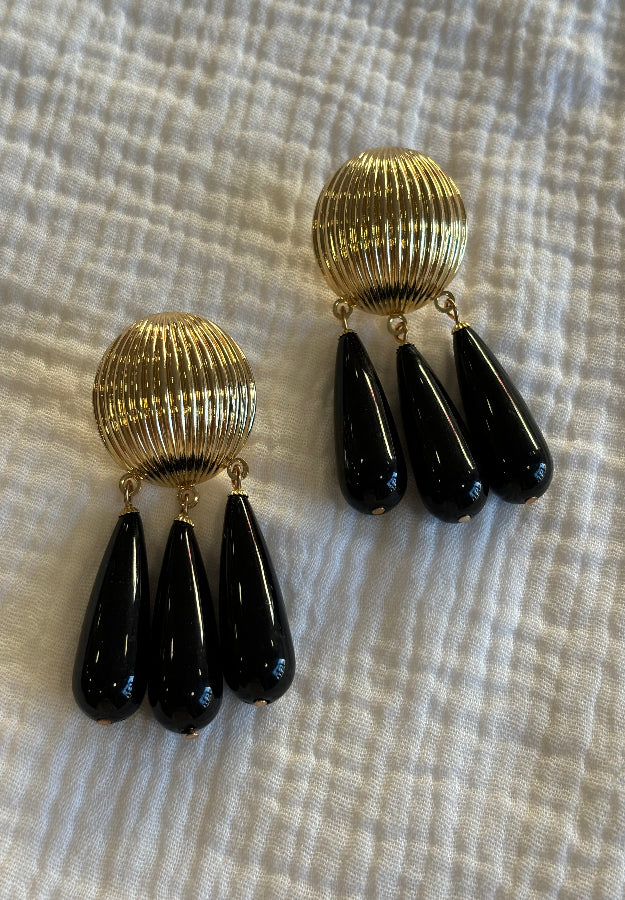 Pendiente botón negro