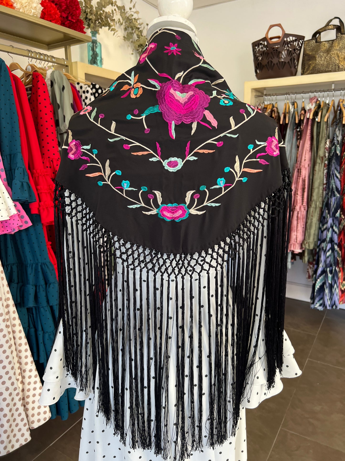Mantón Paloma Negro