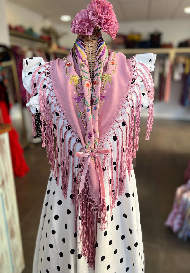 Mantón Niña Pájaros Fondo Rosa Maquillaje
