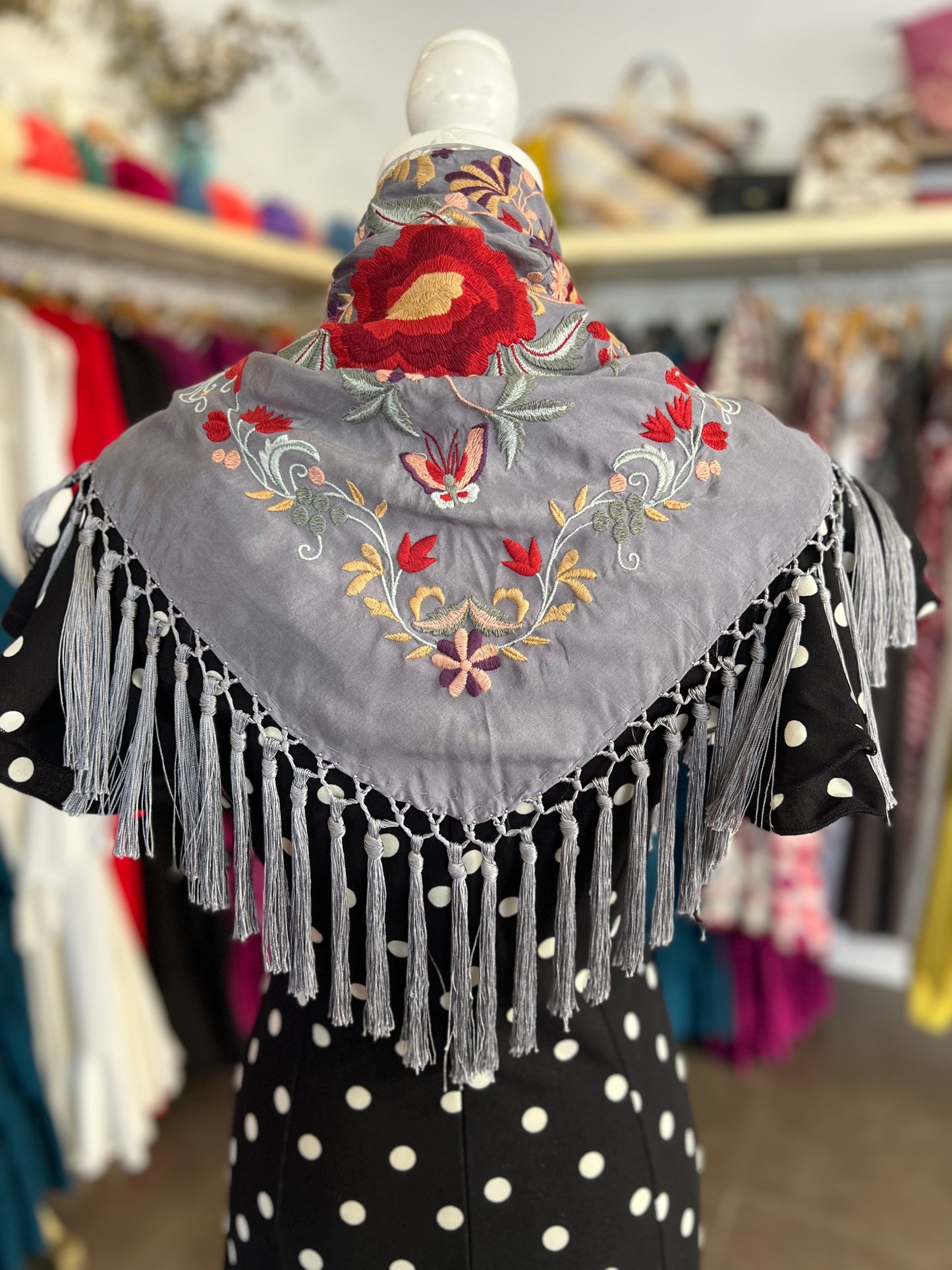 Mantón Cantillana Gris y Rojo