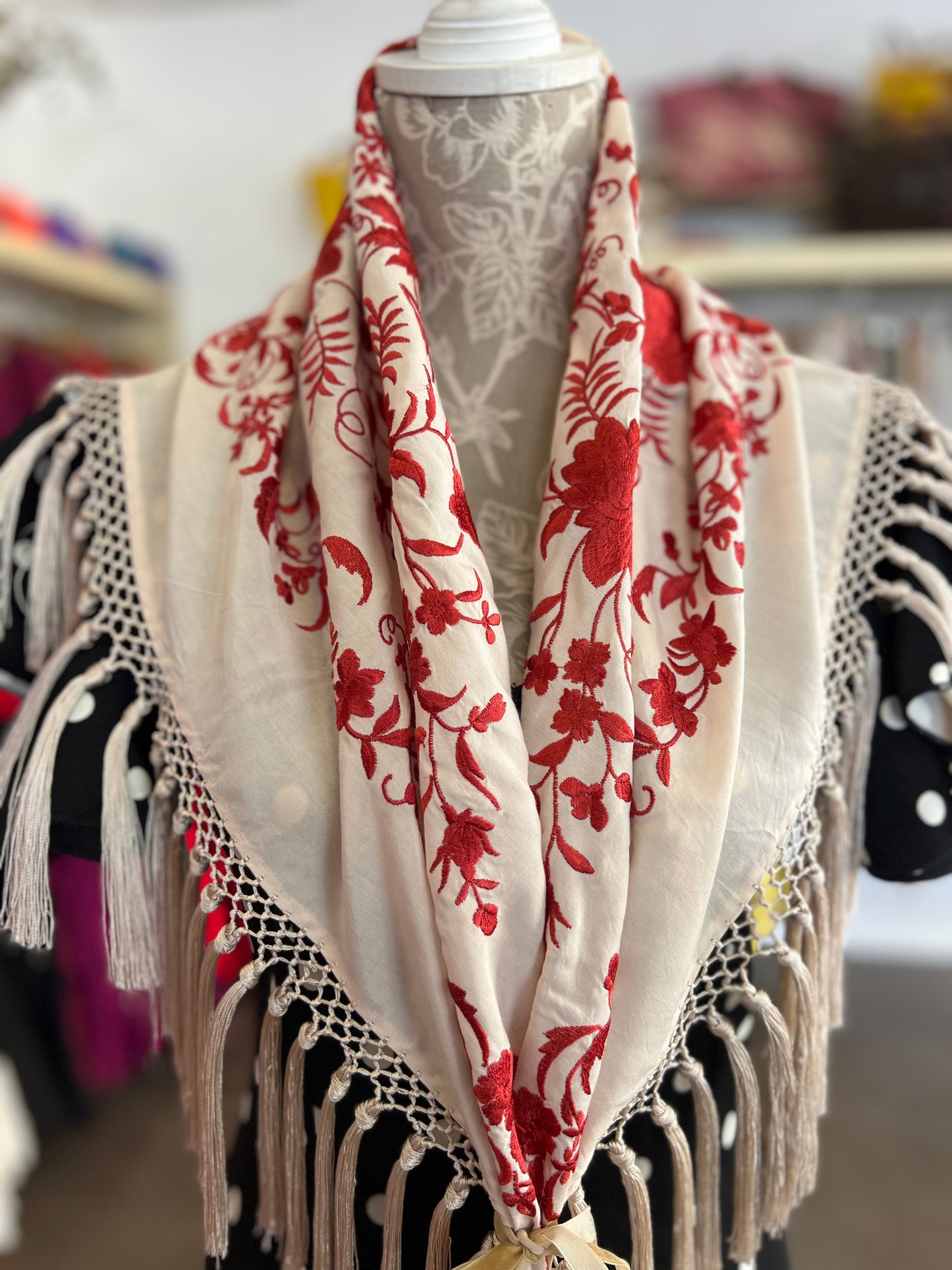 Mantón Cantillana Beige y Coral