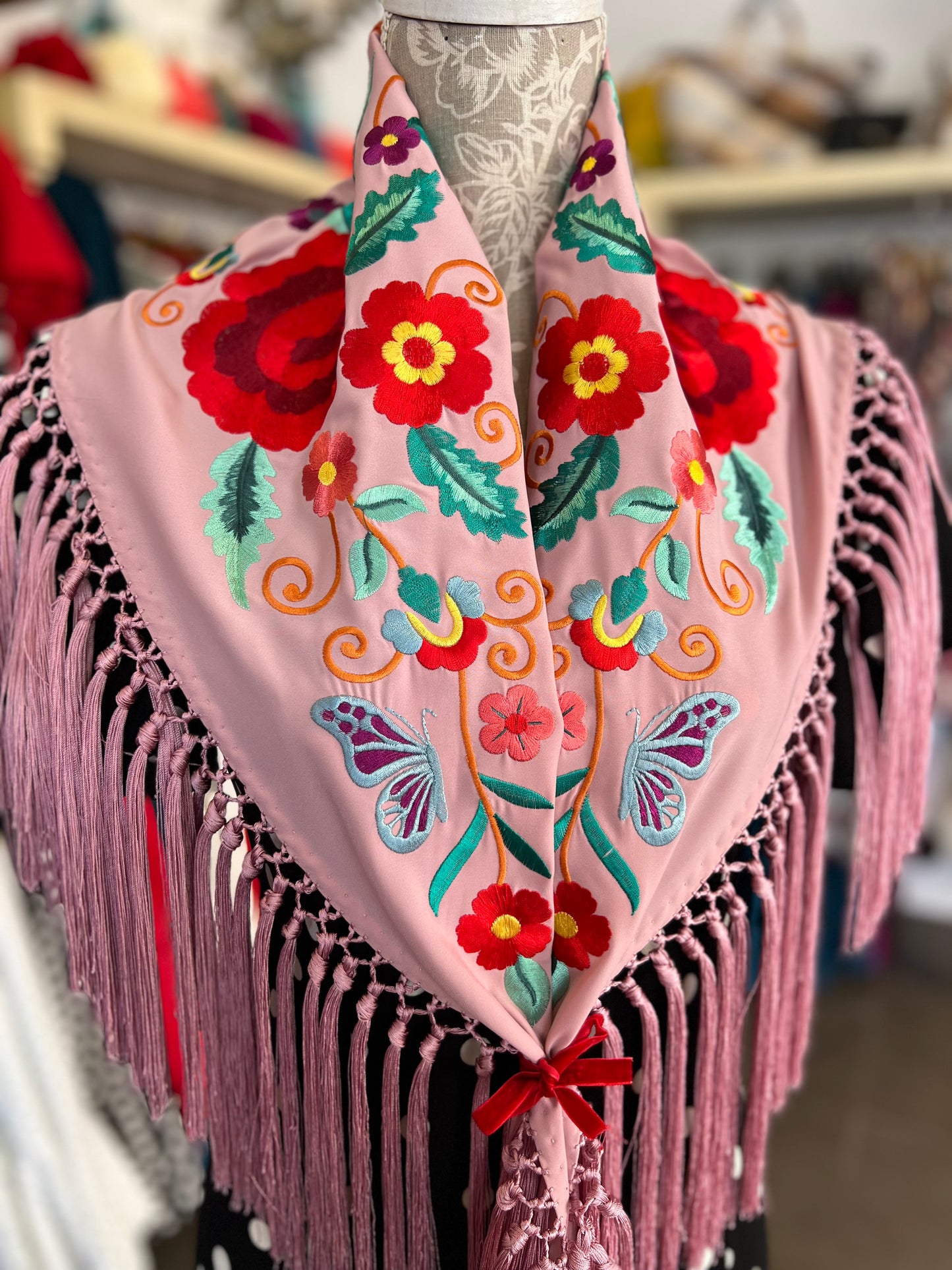 Mantón Celia Rosa Maquillaje
