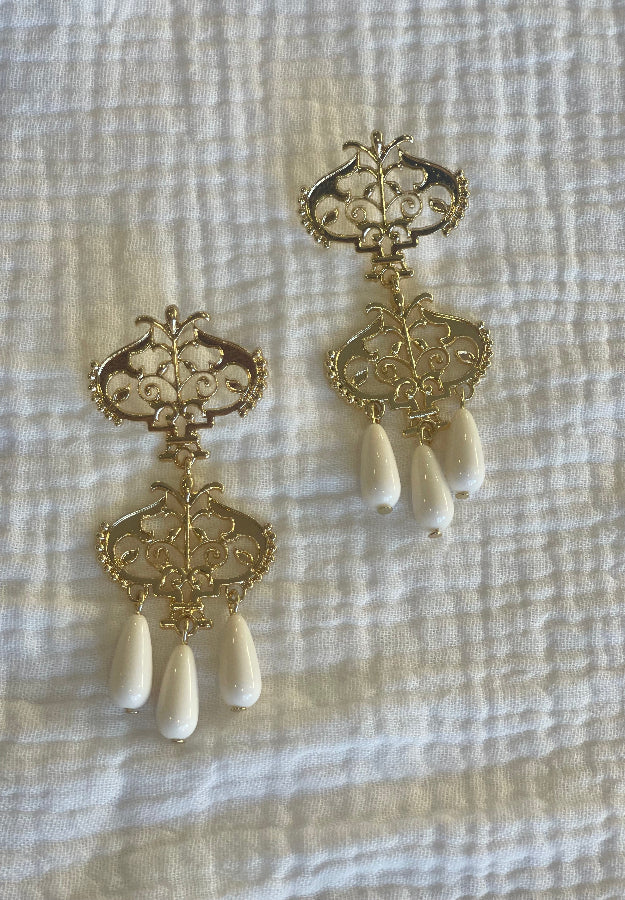 Pendiente Granada blanco roto