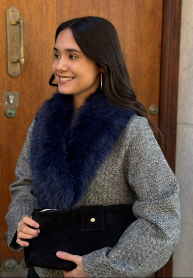 Cuello de Pelo Azul