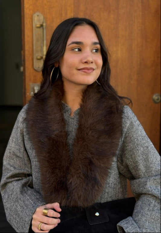 Cuello de Pelo Marrón