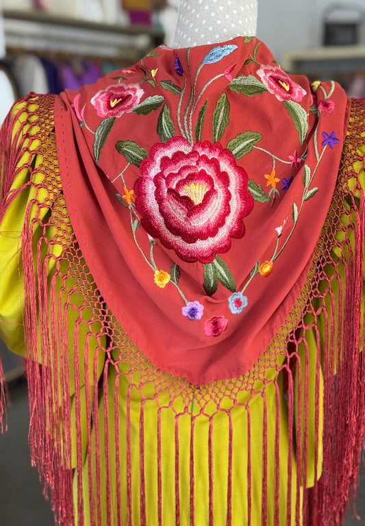 Mantón bordado rosas fondo teja