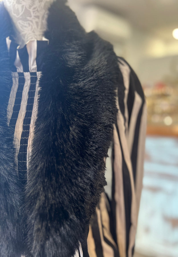 Cuello Pequeño Negro