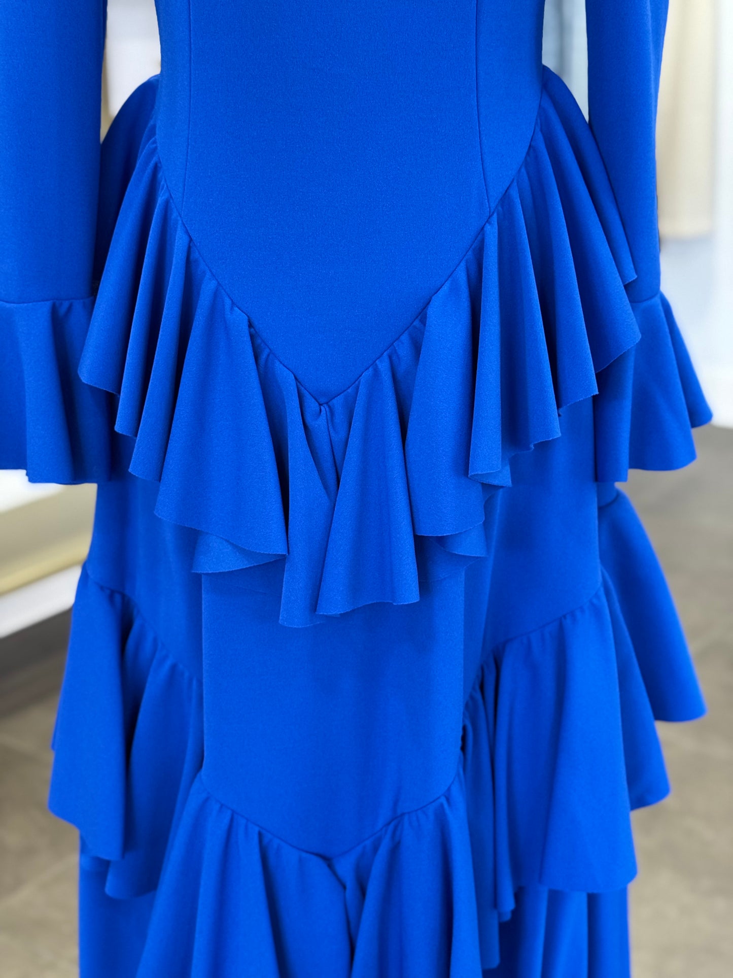 Traje flamenca Sevilla azul klein