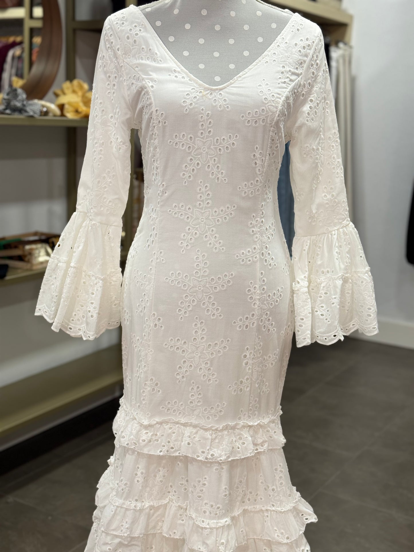 Traje flamenca perforado blanco