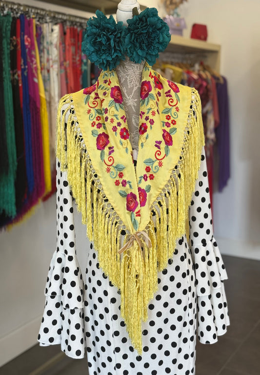Mantón María amarillo