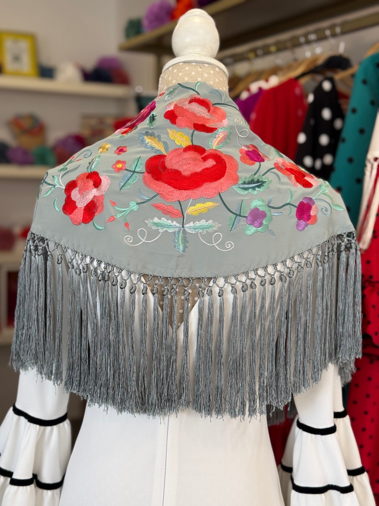 Mantón Carmen verde grisáceo