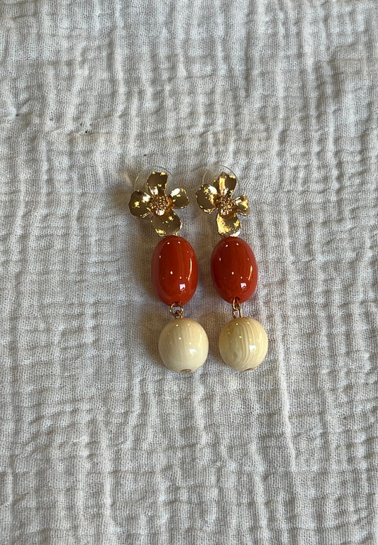 Pendiente Amara Coral y Beige