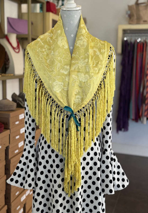 Mantón María al tono amarillo