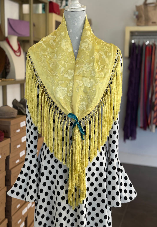 Mantón María al tono amarillo