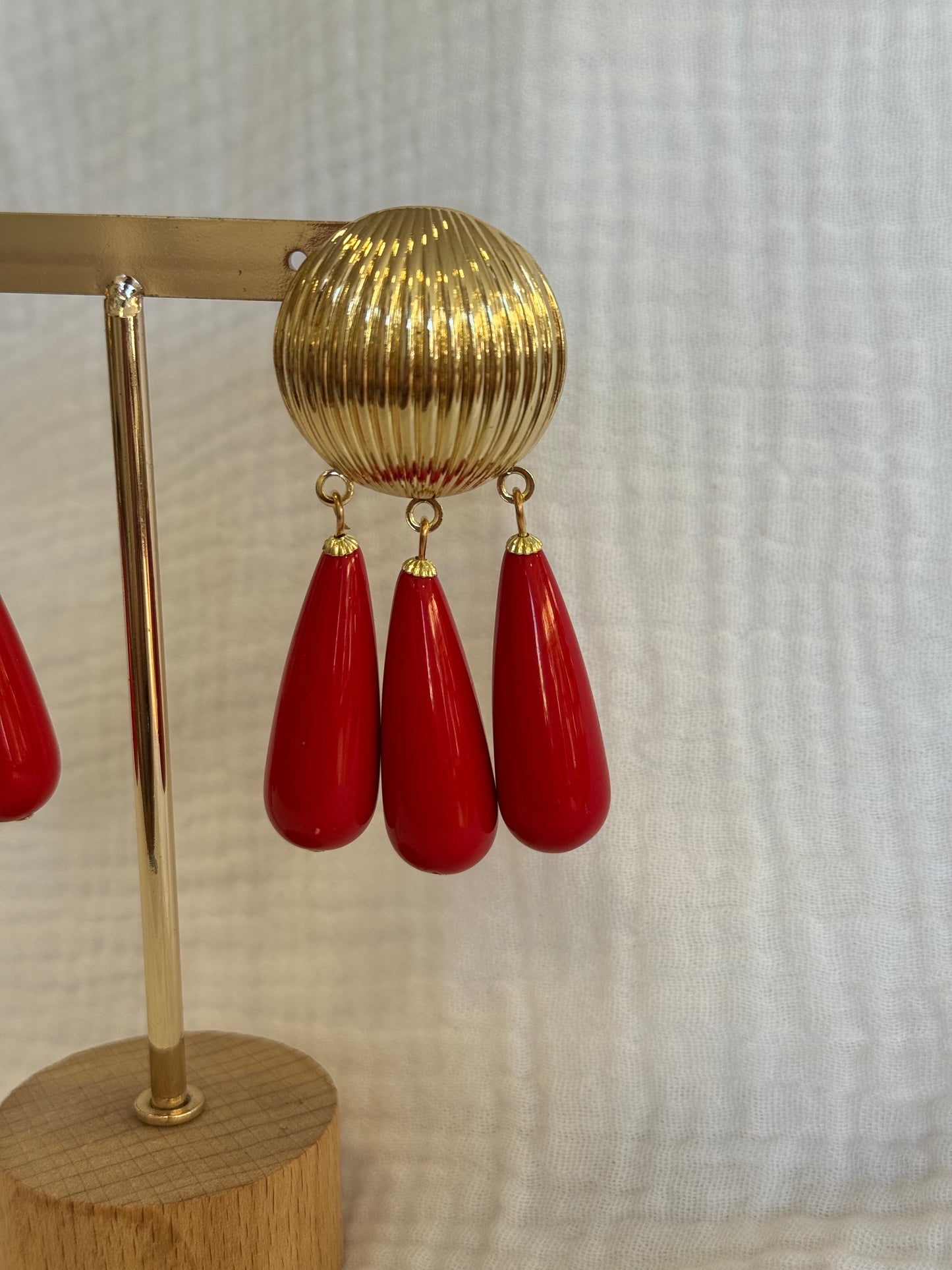 Pendiente botón rojo