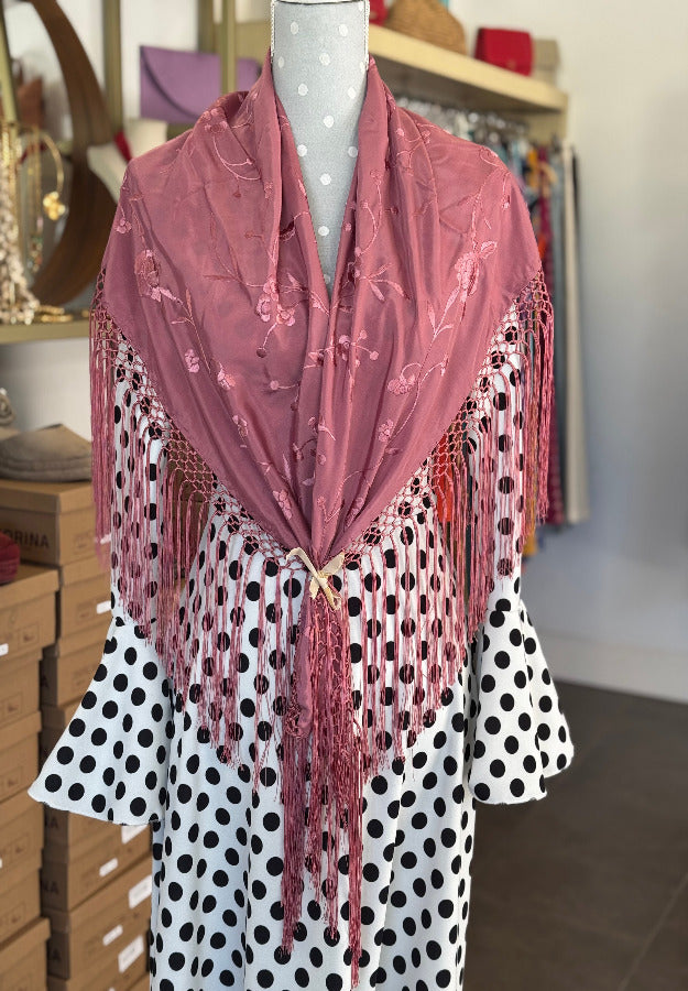 Mantón bordado rosa