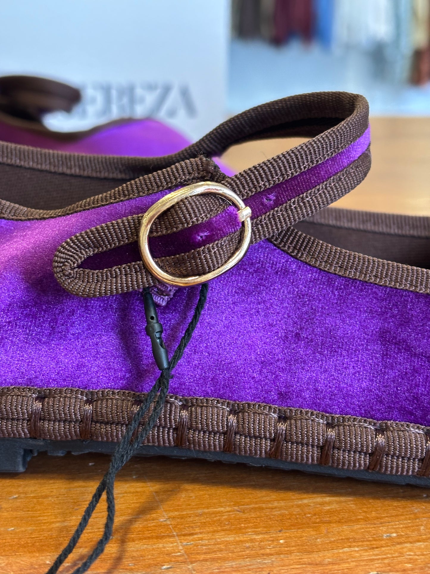 Merceditas moradas filo marrón