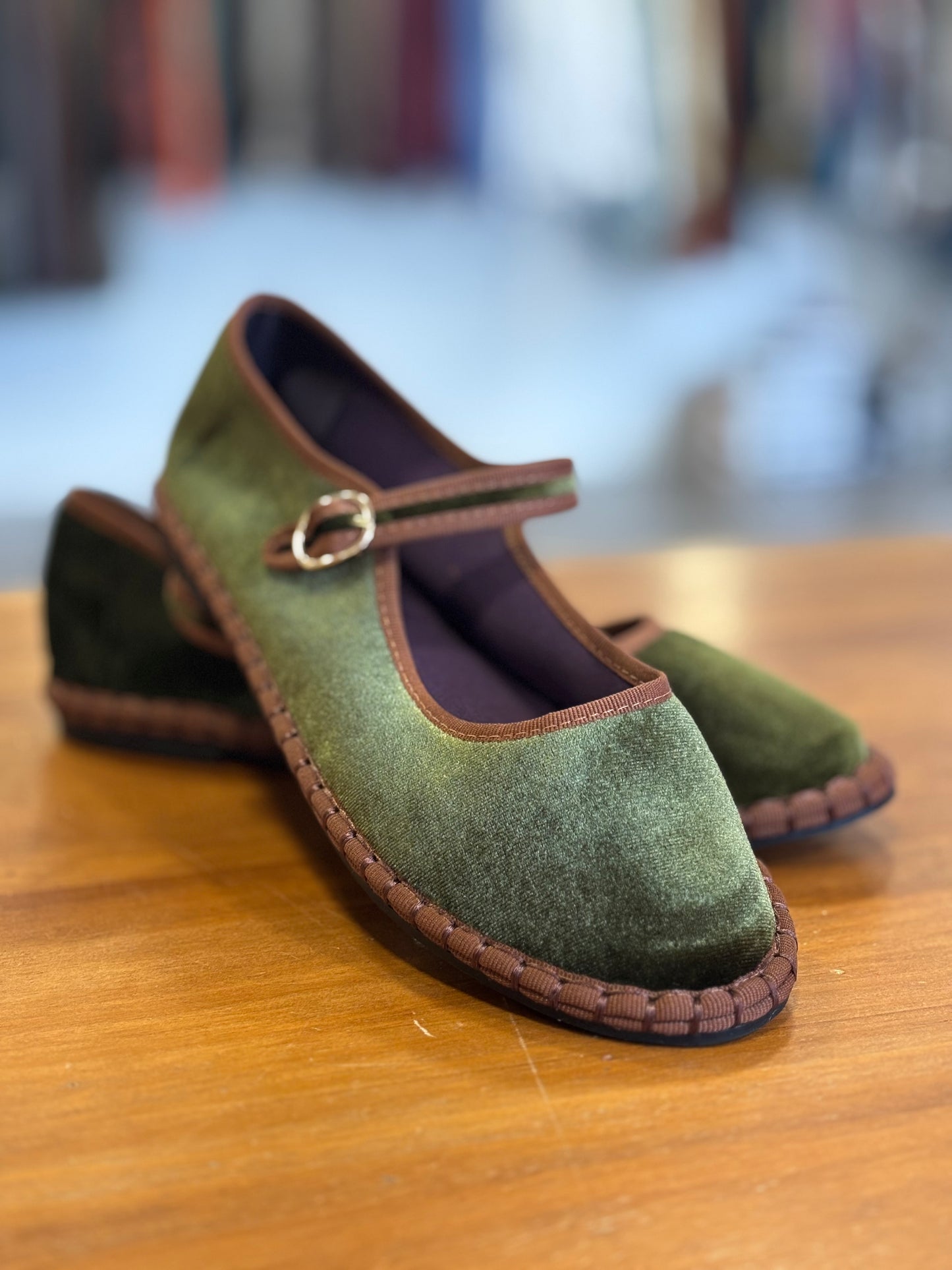 MERCEDITAS VERDES FILO MARRÓN