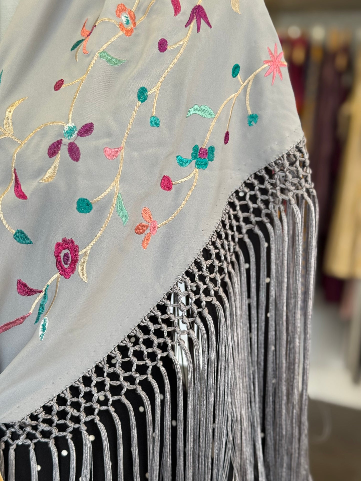 Mantón Paloma gris