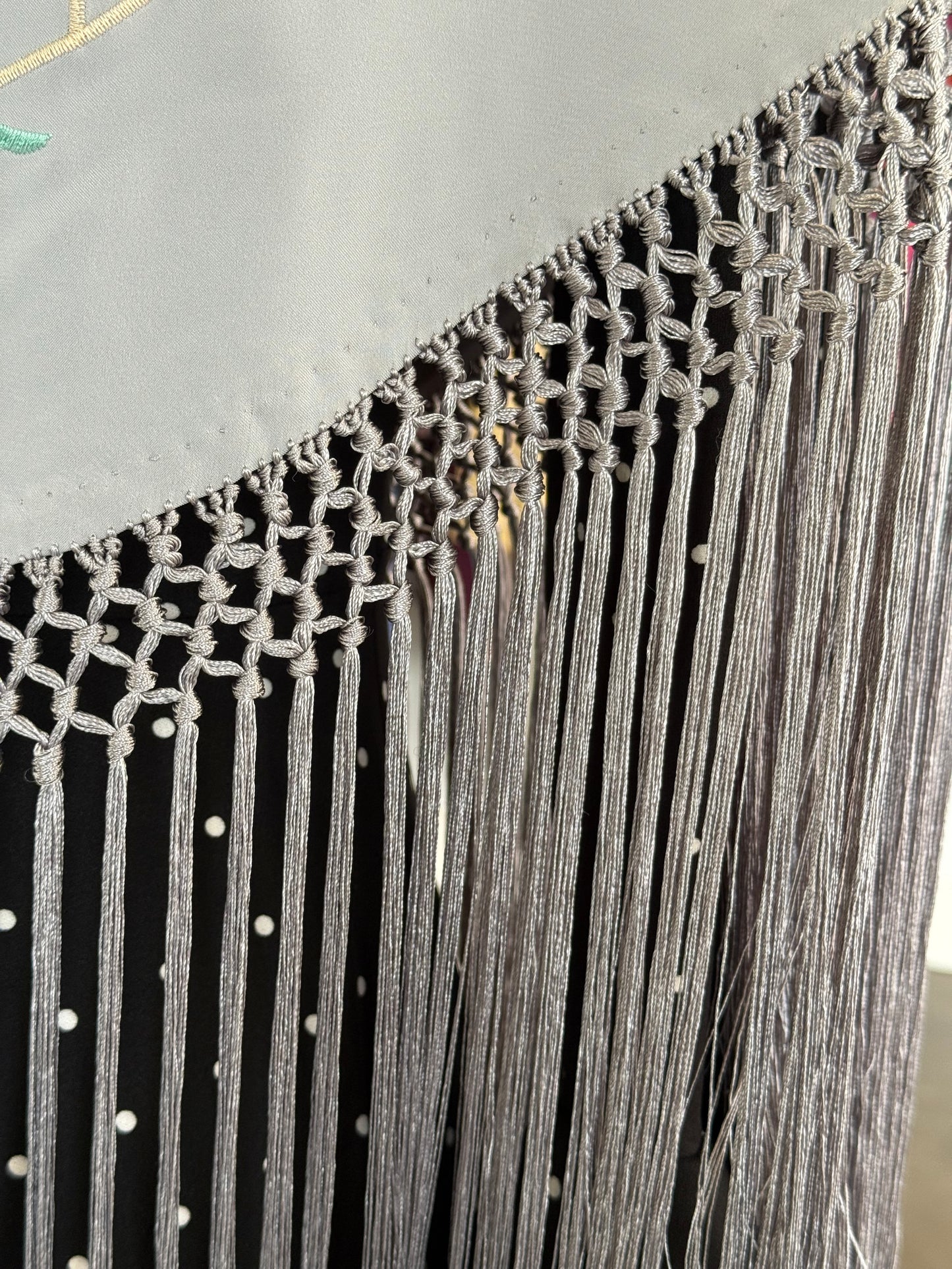 Mantón Paloma gris