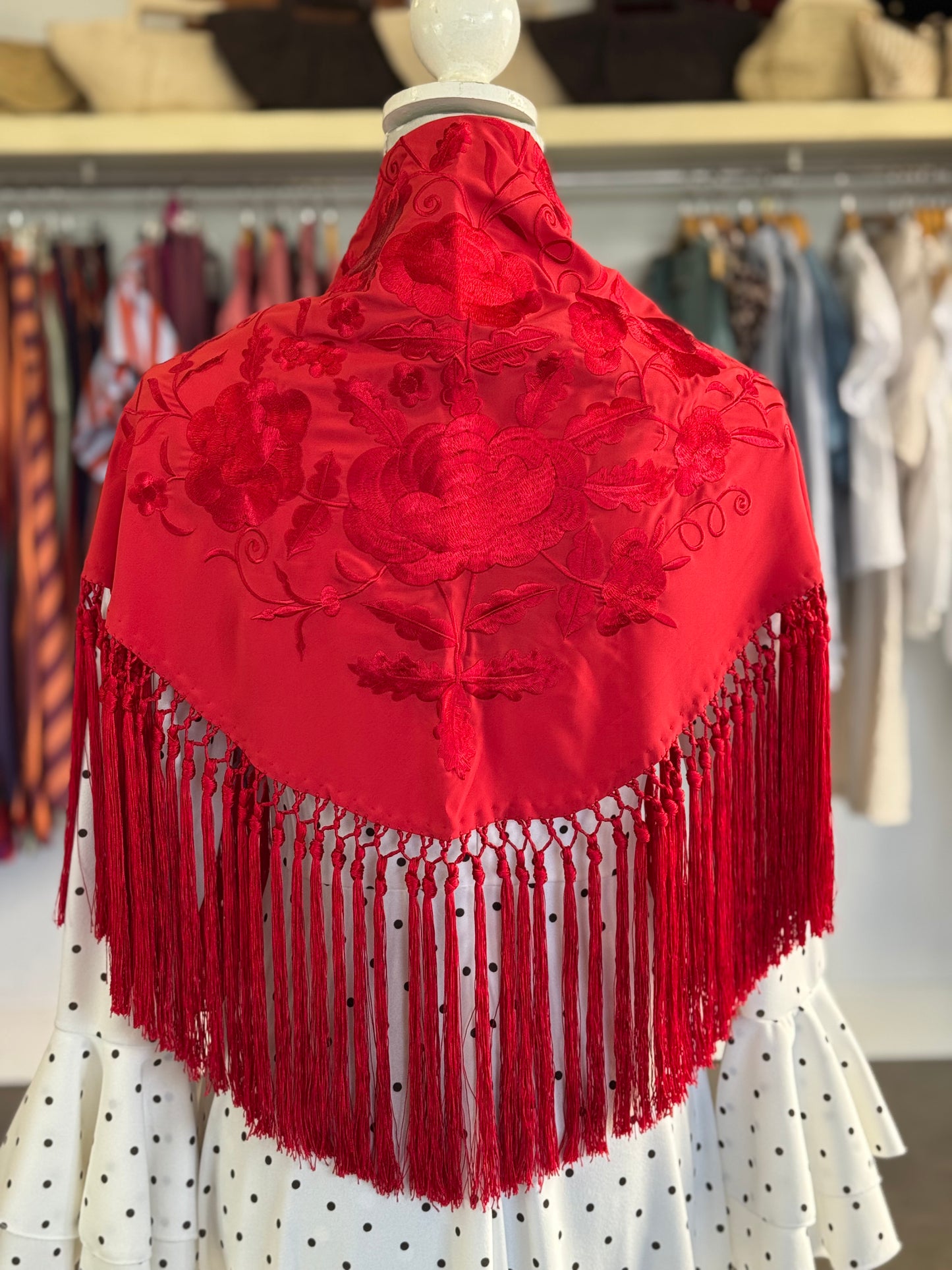 Mantón Ángela al tono rojo