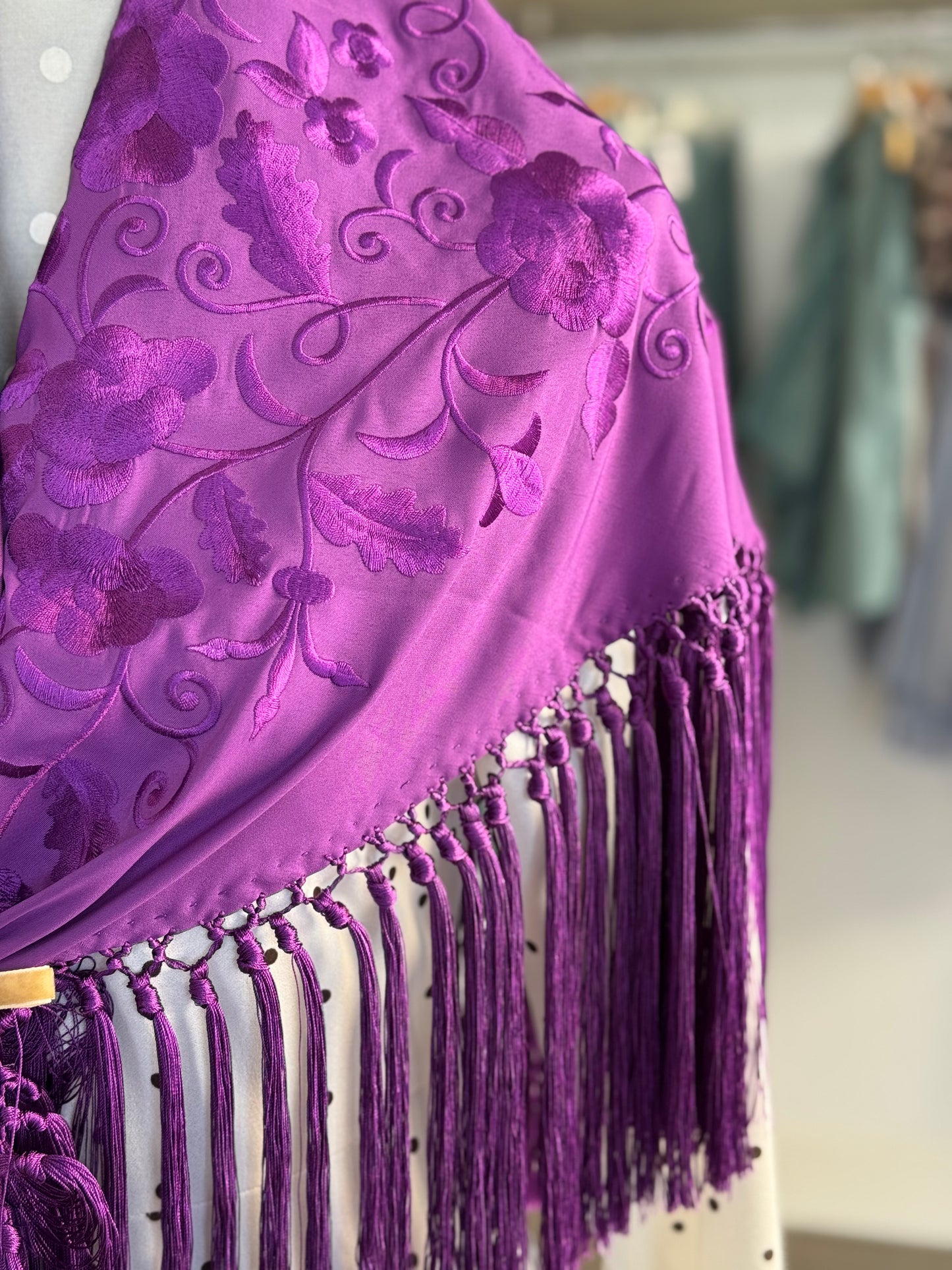 Mantón Ángela al tono morado