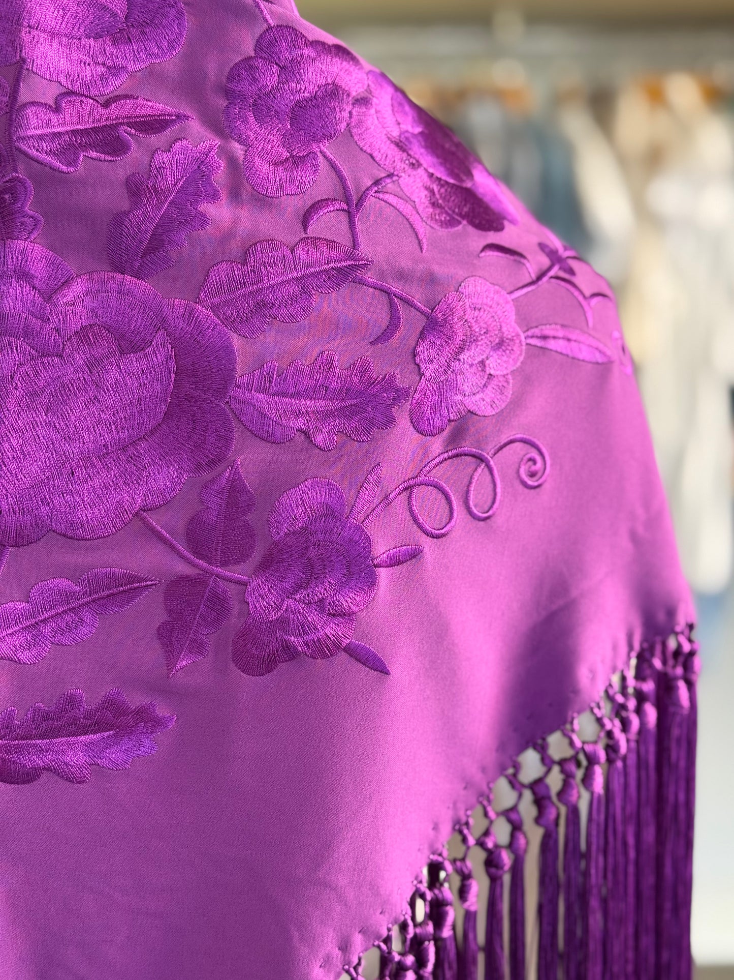 Mantón Ángela al tono morado