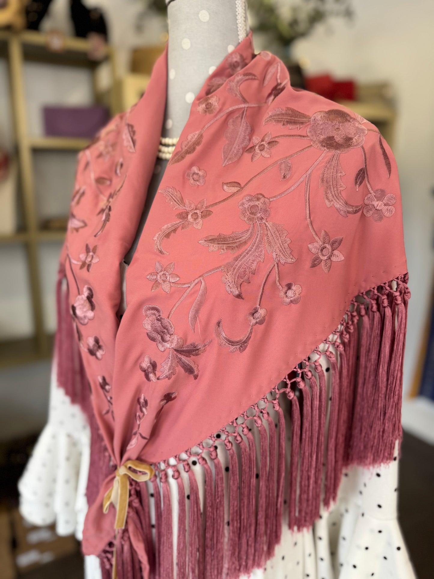Mantón Angela Rosa Maquillaje