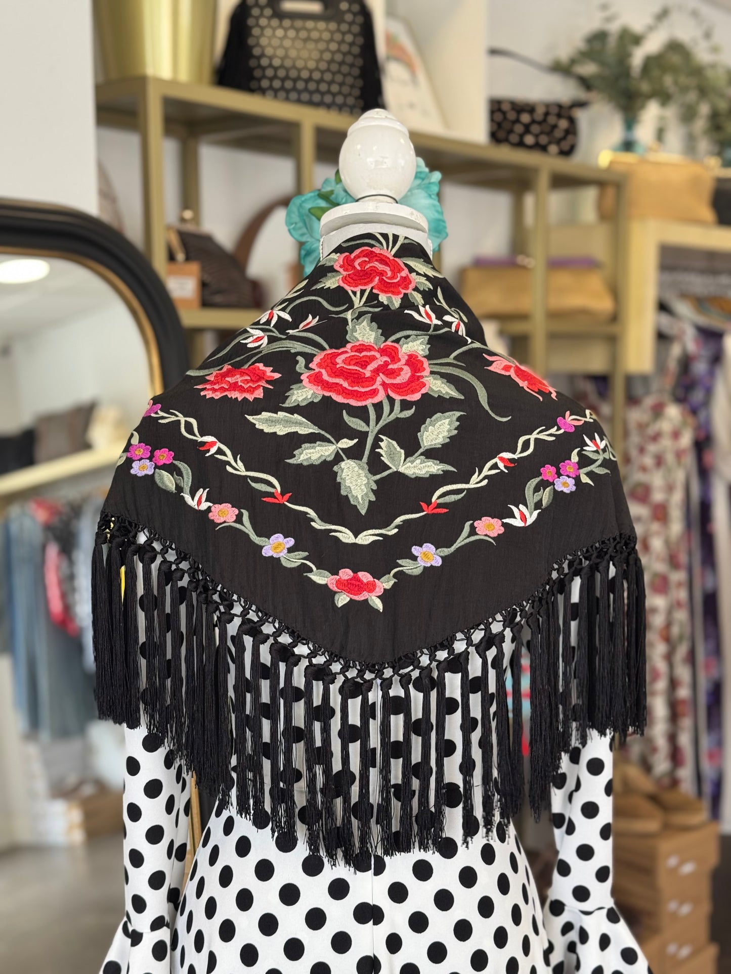 Mantón Lucia Negro Humo