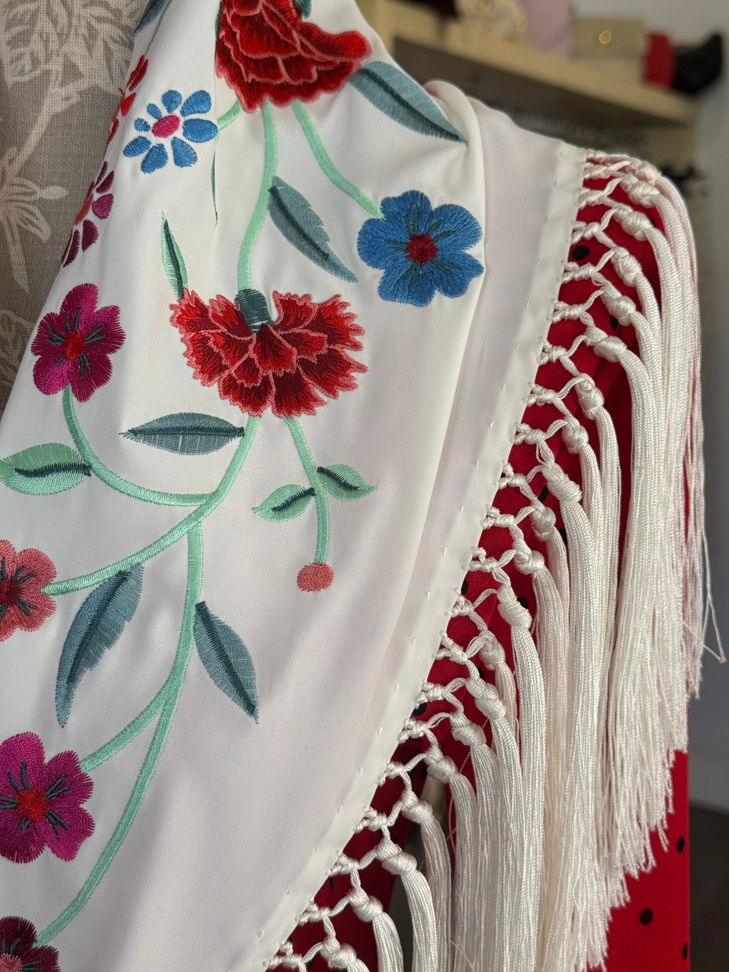 Mantón clavel blanco roto