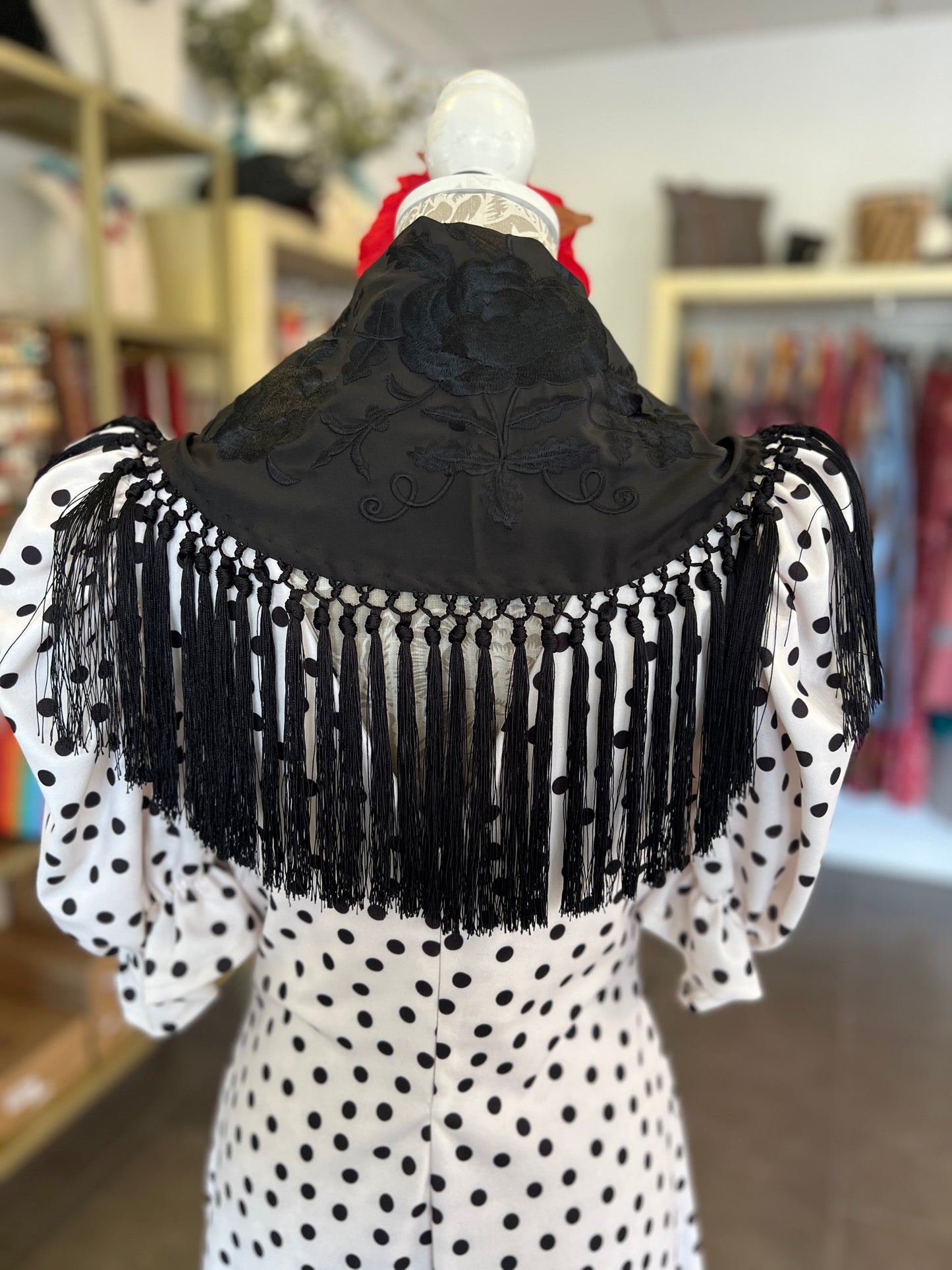Mantón María Al tono Negro