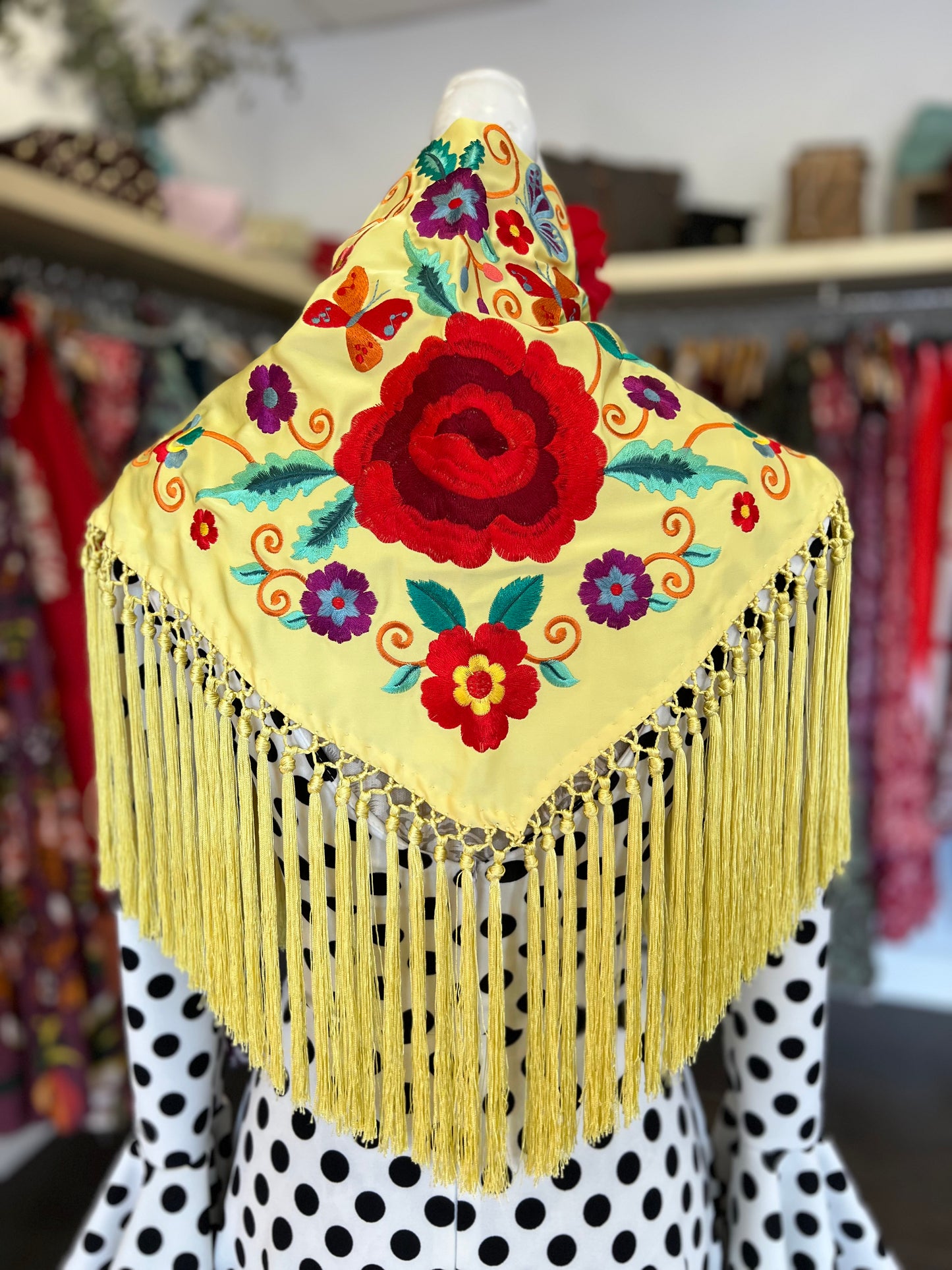 Mantón Celia Amarillo