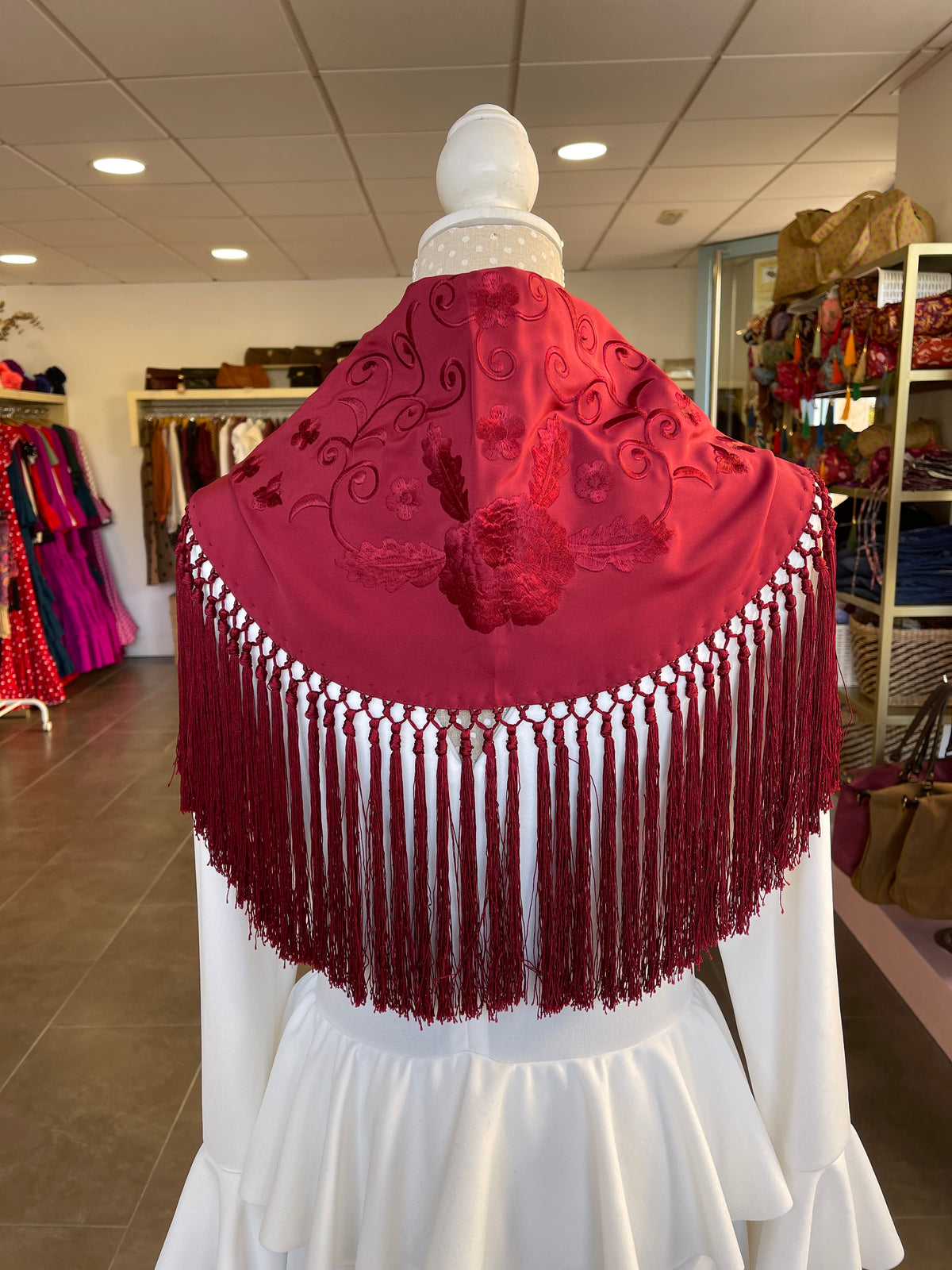 Mantón María Al tono Burdeos