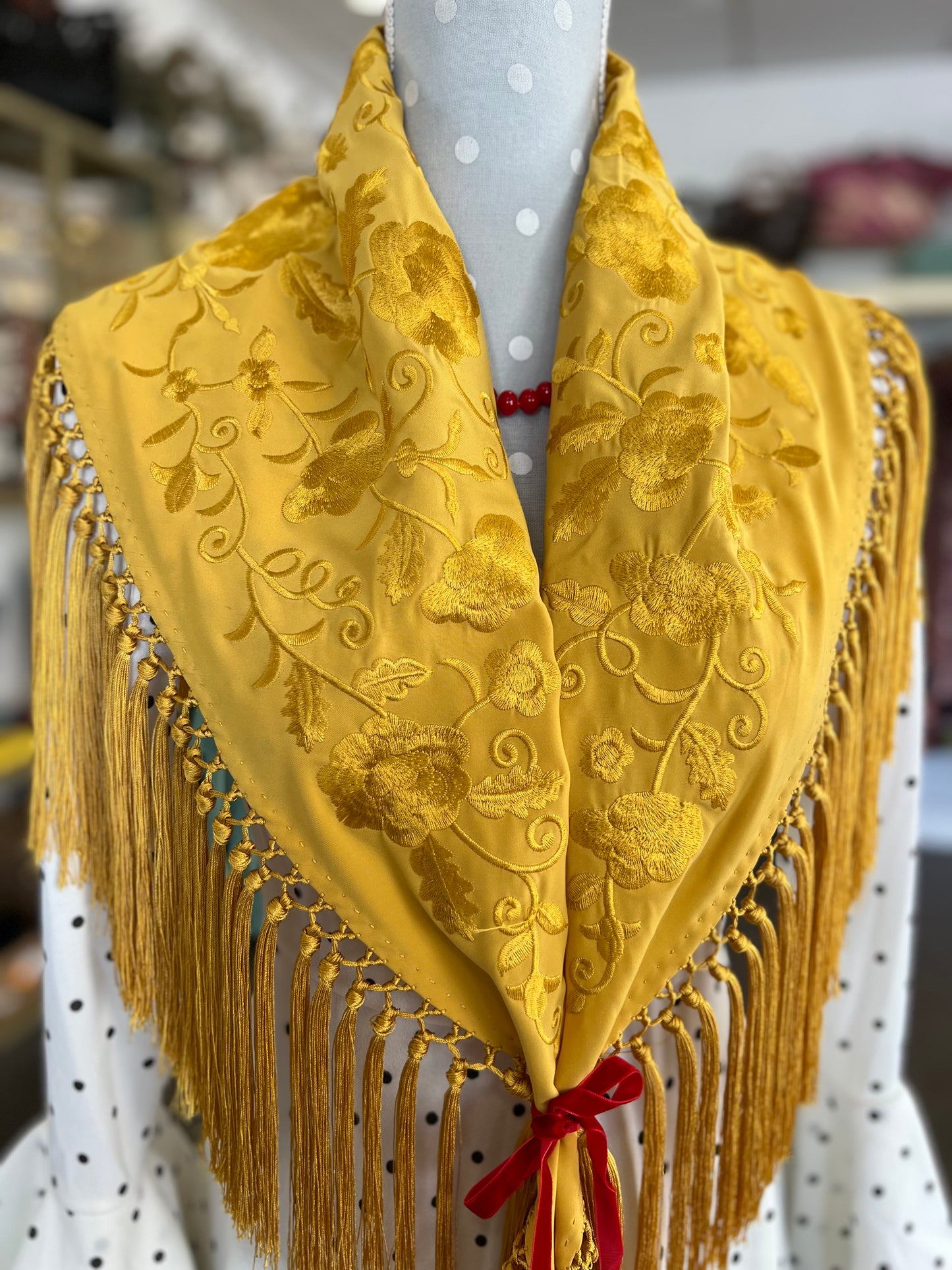 Mantón Maria al tono mostaza