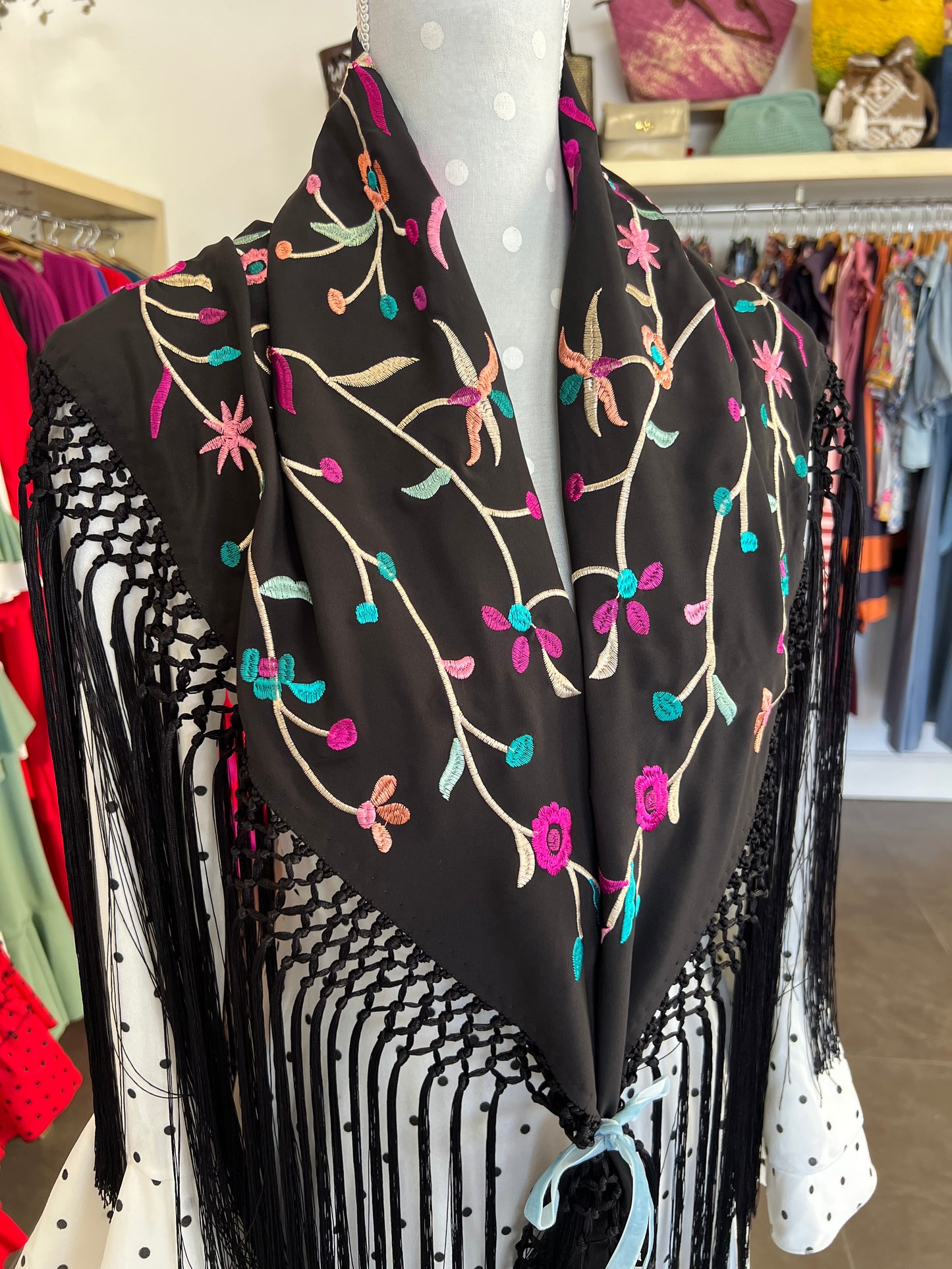 Mantón Paloma Negro